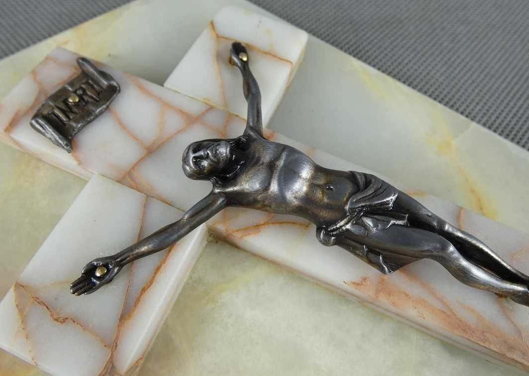 Wiszący Krzyż krucyfiks alabaster marmur JEZUS 19cm