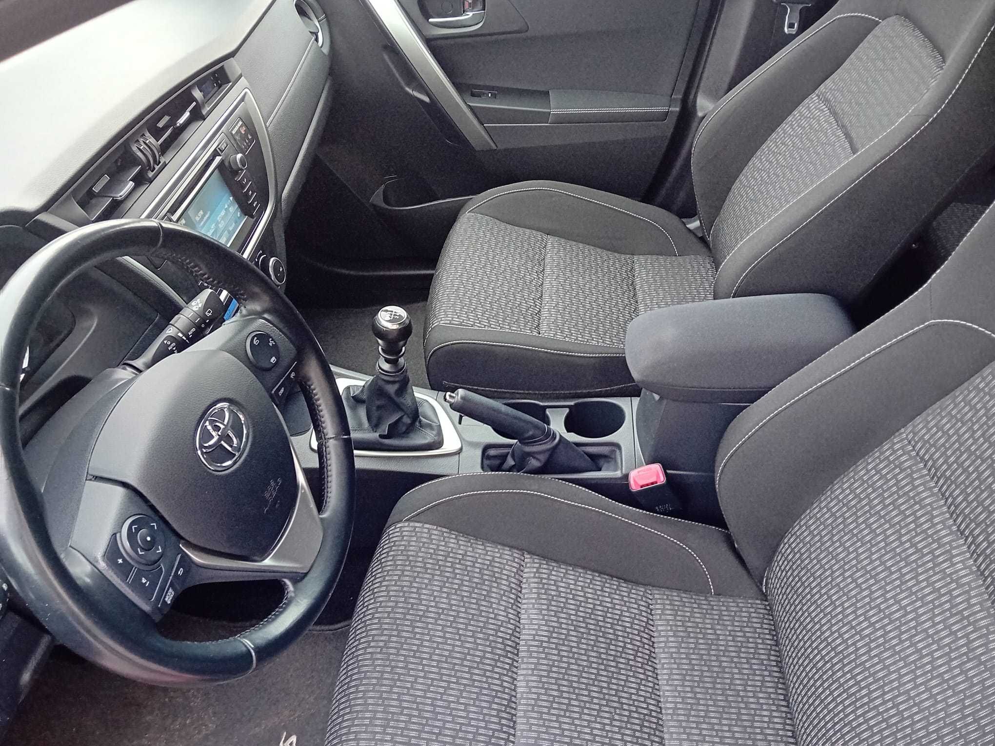 Toyota Auris 1.6 Benzyna , 123 tyś przebiegu książki serwisowe .