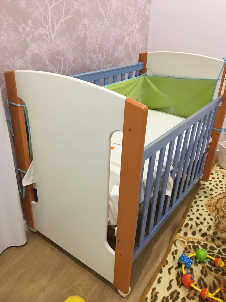 Cama de grades + colchão ortopédico em muito bom estado.