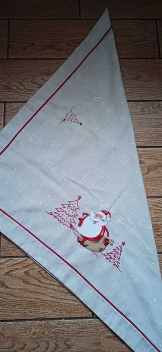 Beżowa serweta swiąteczna 80 cm x 80 cm