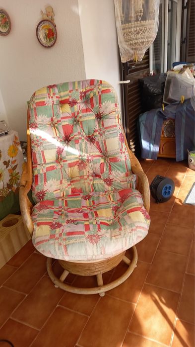 Cadeirão com baloiço e almofadão grande