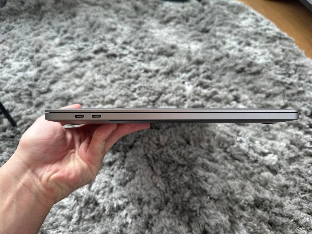 Apple Macbook Pro 16 in | 1TB | 4.80 GHz | AMD Radeon Pro 5500M | 16GB
