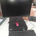 Monitor, teclado, rato e caixa registadora