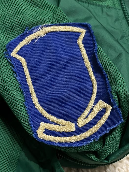 Zielona kurtka wiatrówka Nike