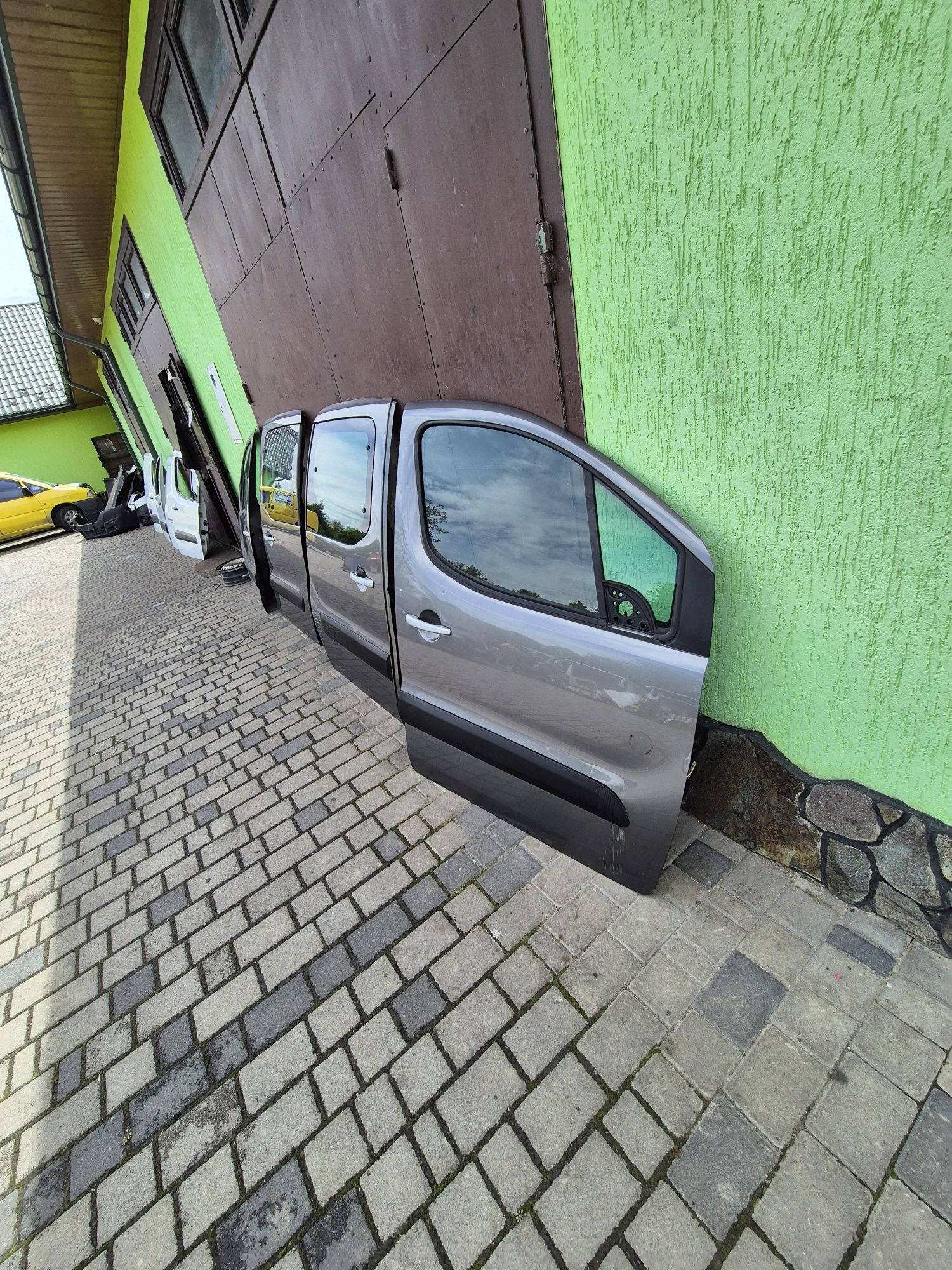 Двері Citroen Berlingo,Peugeot Partner B9 від 2008 року.