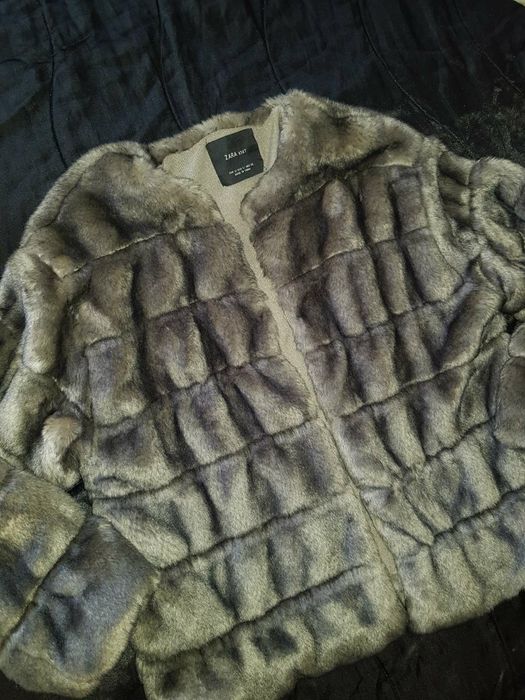 Стильний полушубок  ZARA