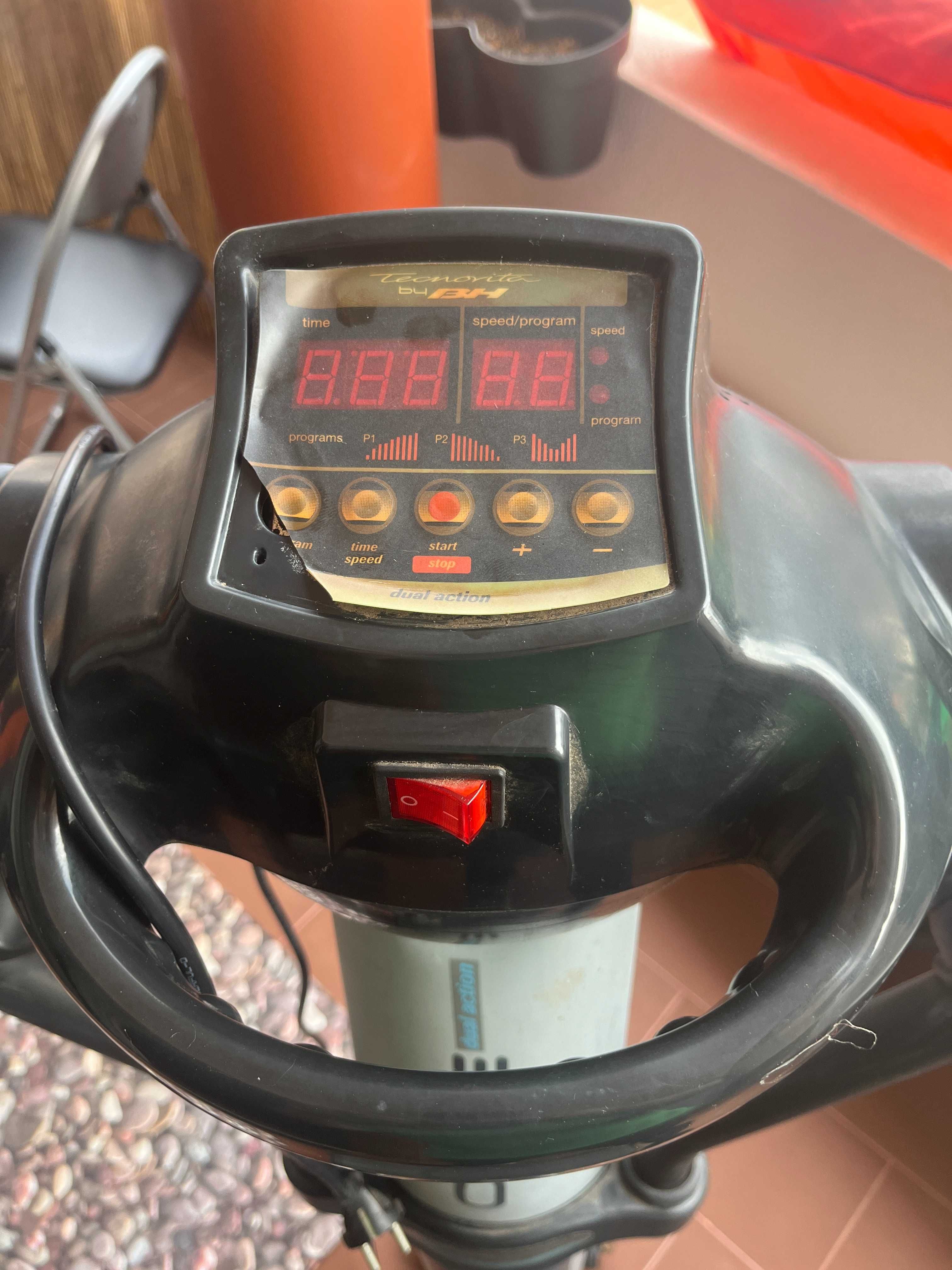 Plataforma Vibratória Tecnovita by BH Combo One (Dual Action)