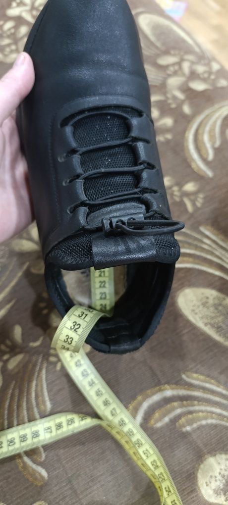 Продам жіночі шкіряні кросівки