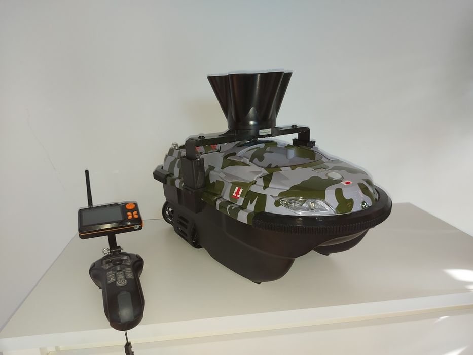 Lodka zanętowa Boatman Vulcan pro gps,echsonda sn4 + rozrzutnik.