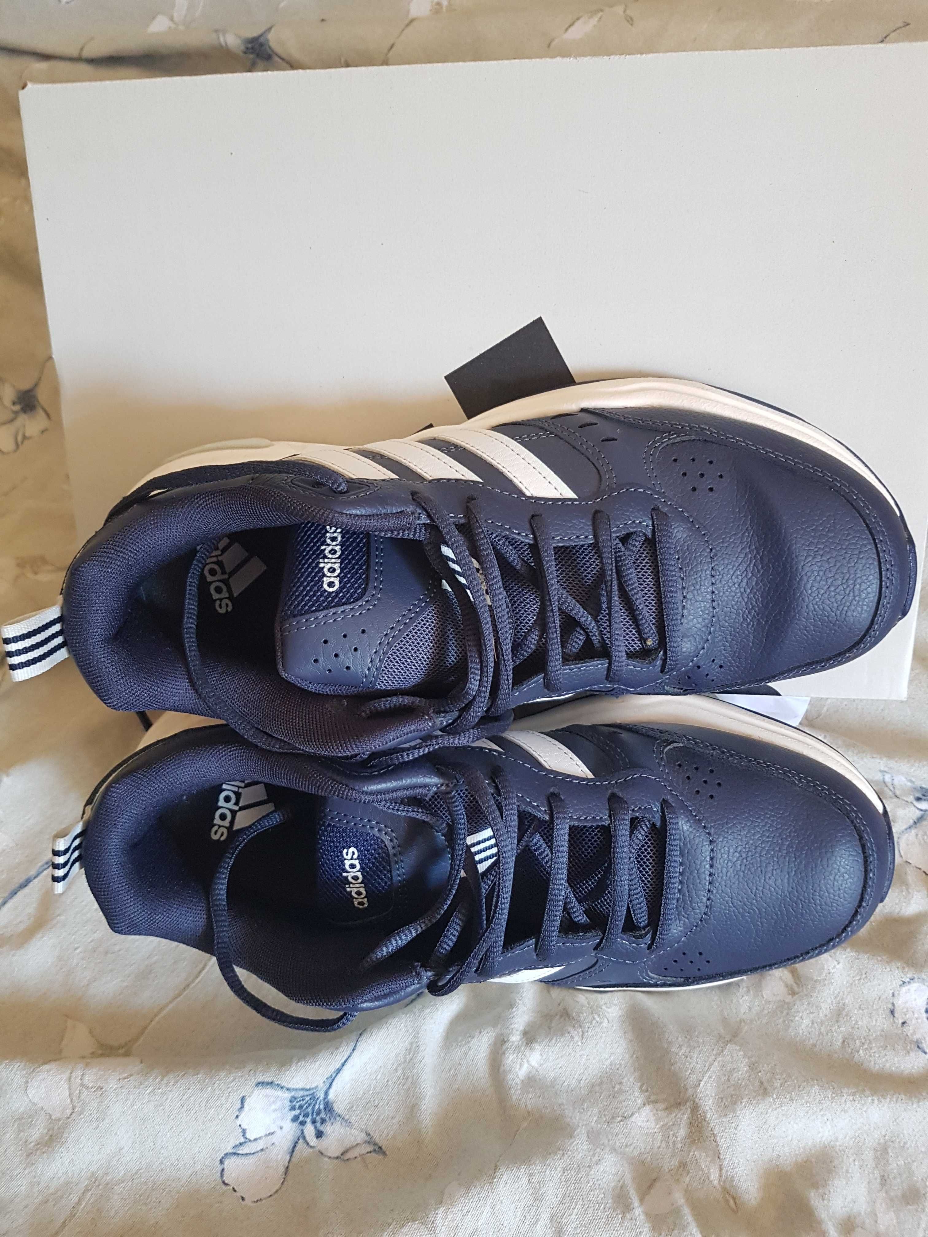 Venda de sapatinhas Adidas semi-novas