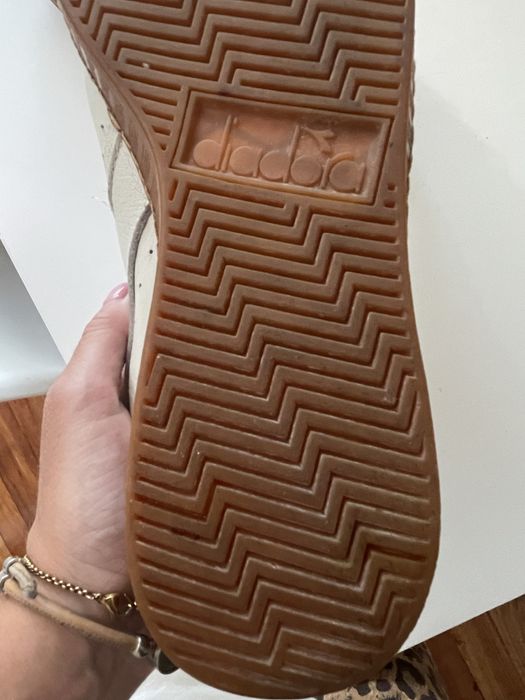 Tenis pele marca Diadora