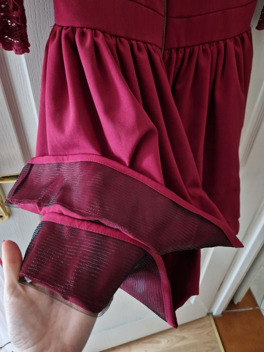 Bordowa, rozkloszowana sukienka