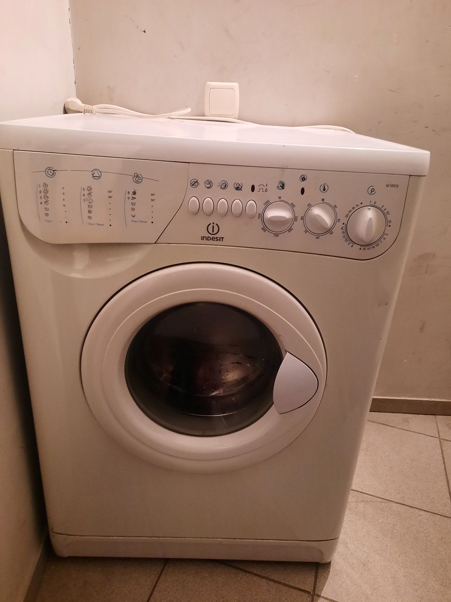 Пральна машина :Indesit W 105 TX