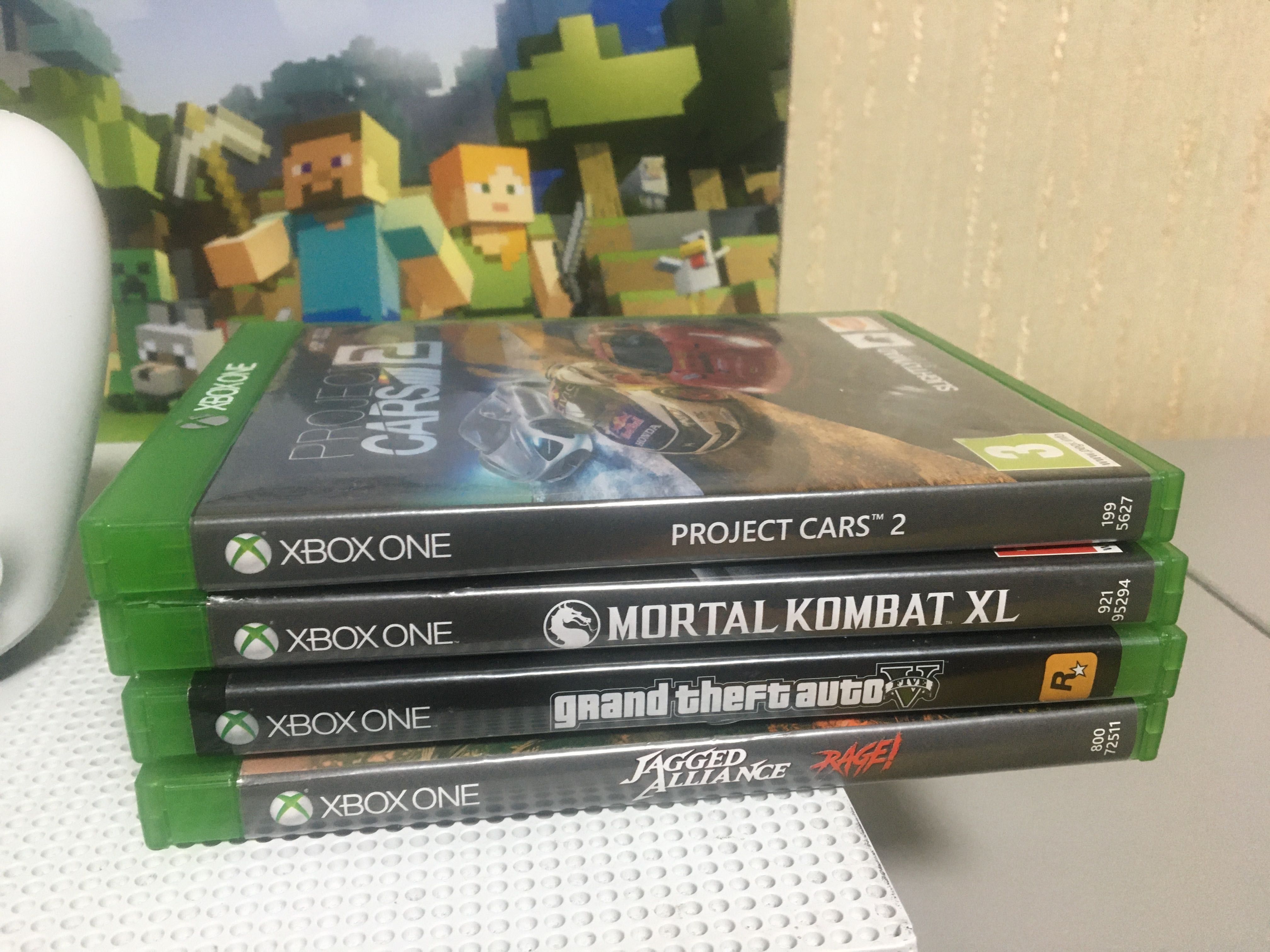 Microsoft Xbox One Edition + Minecraft