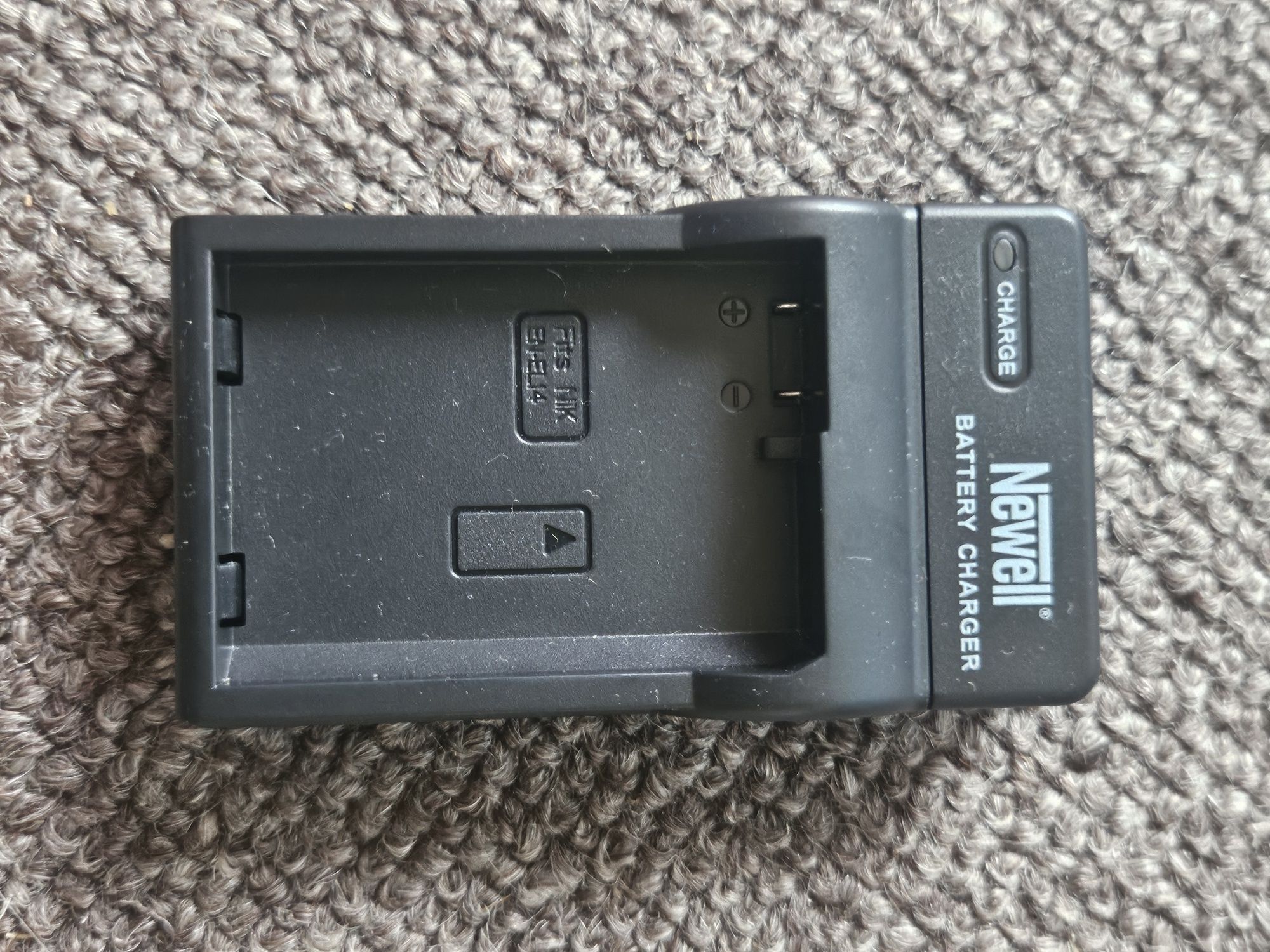 Nowa ladowarka Newell lustrzanki Nikon Serii 5000 i 3000