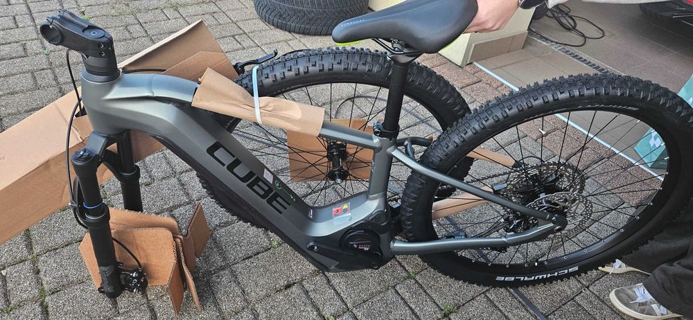 Nowy Elektryczny Rower MTB CUBE  HYBRID PRO 625 Szary