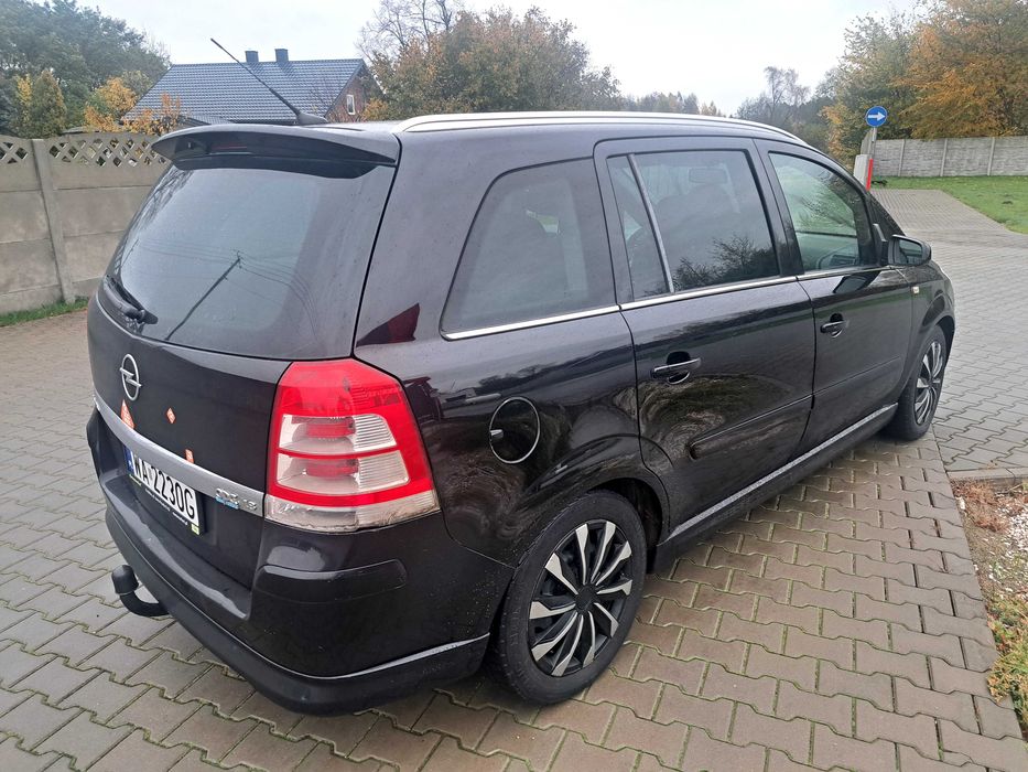 Opel zafira b OPC lift 2008 rok 1.8 140 km navigacja start stop hak
