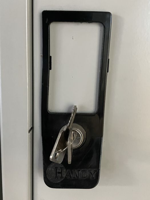 Cacifos metalicos Handy