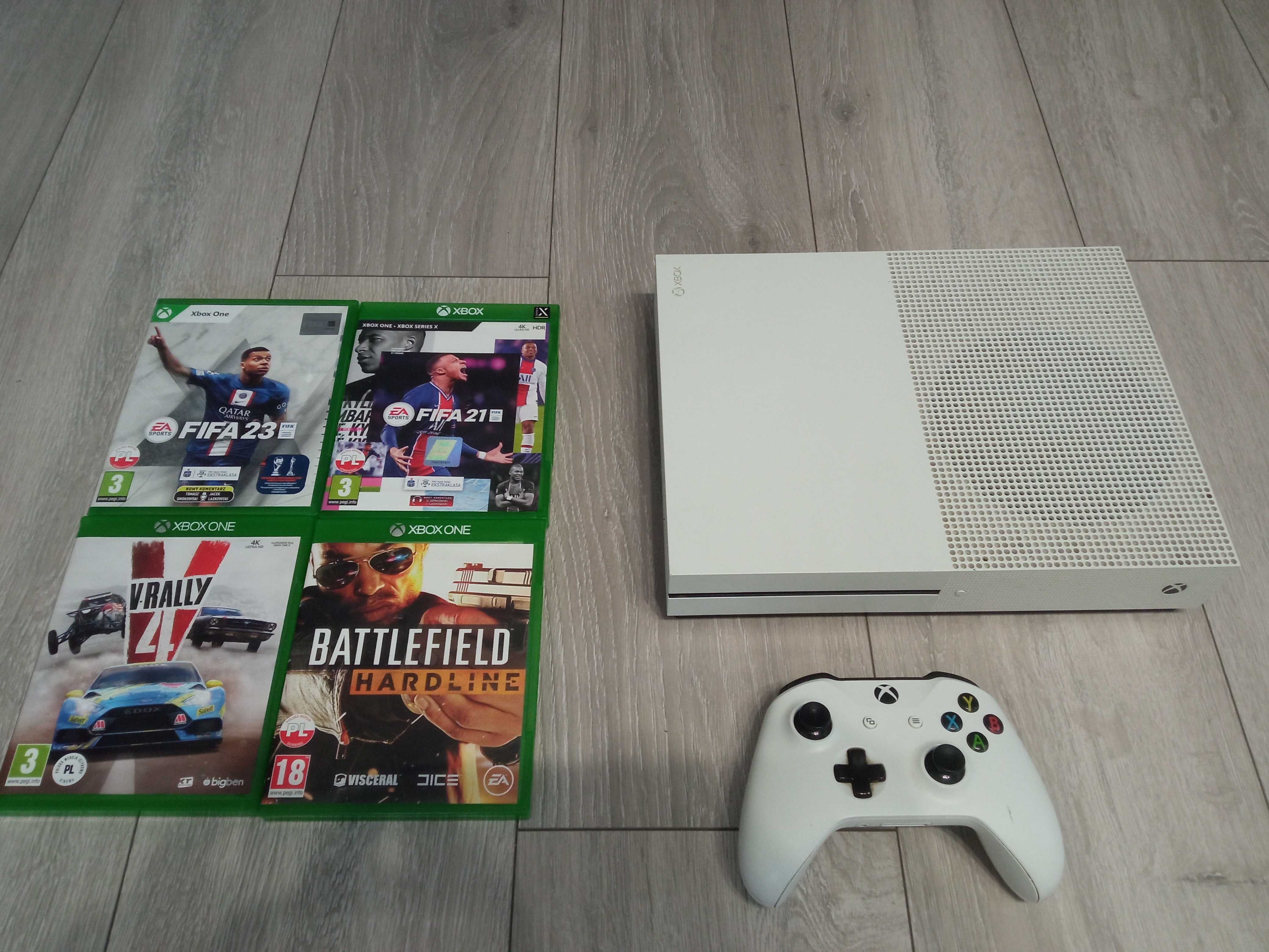 Xbox one s z padem, grami oraz pełnym okablowaniem