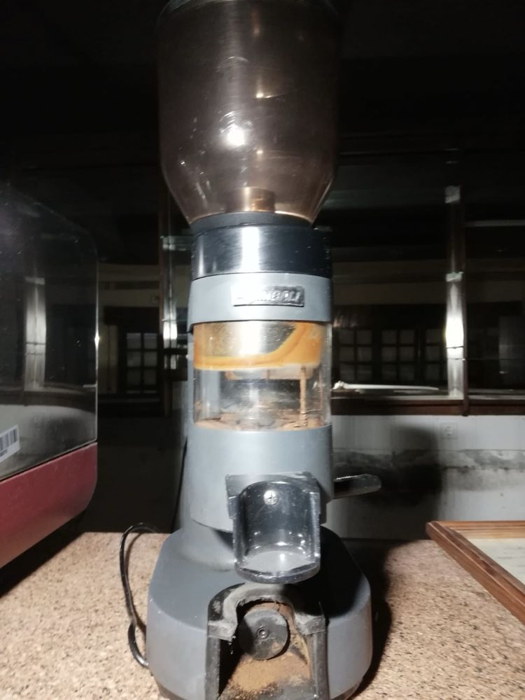 Máquina de café e moinho