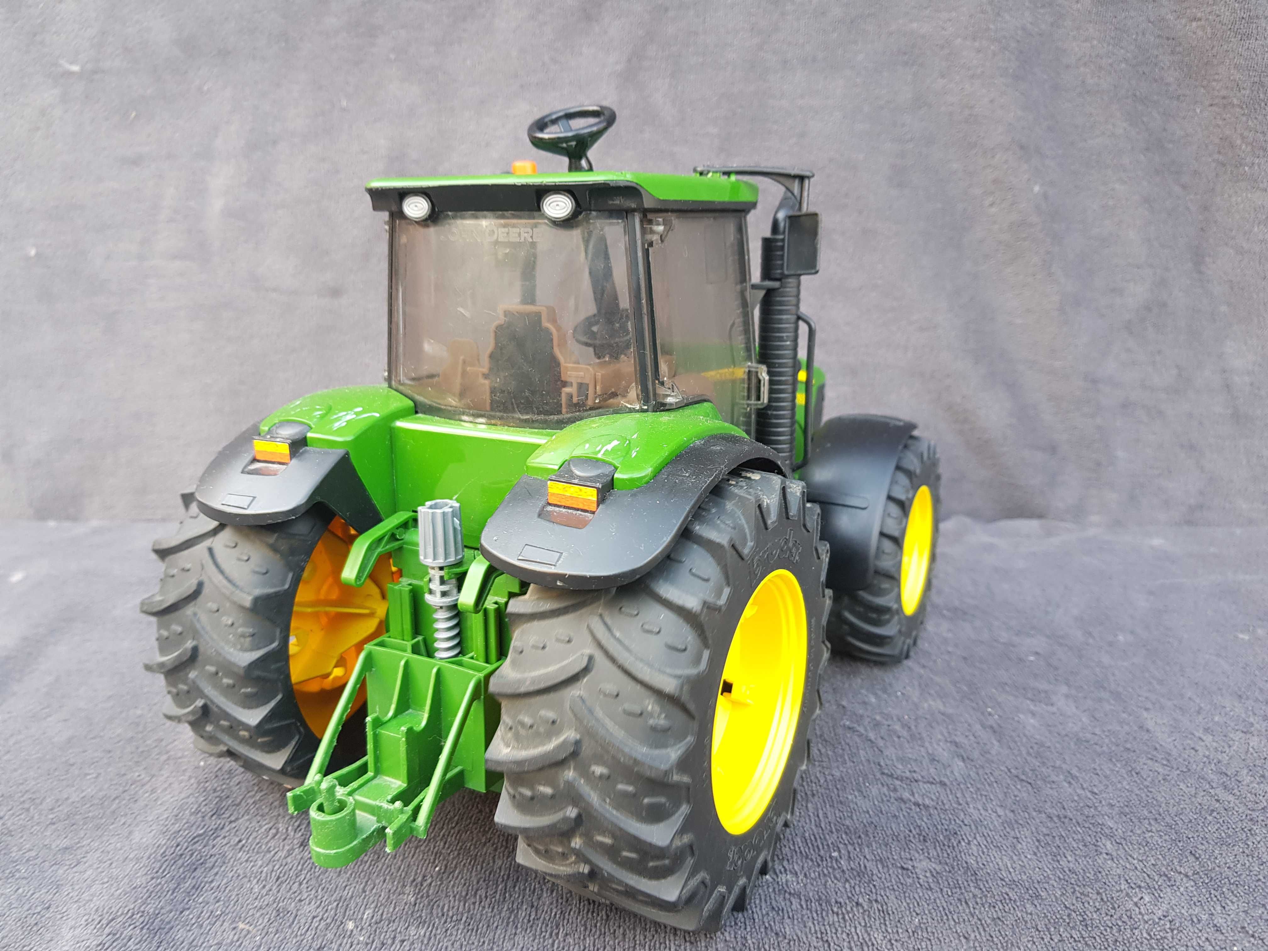 Bruder Traktor John Deere 7930