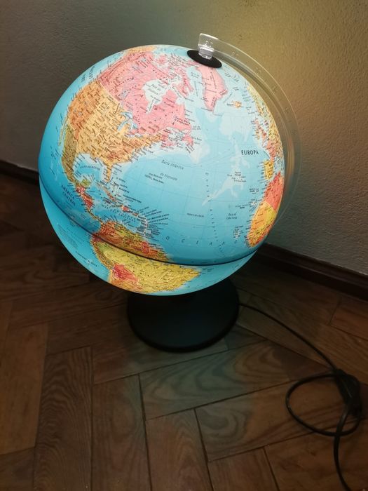 Globo com luz para ver os países