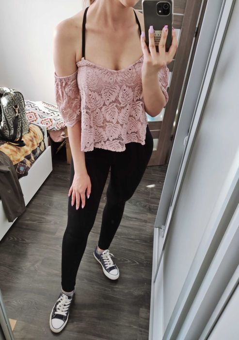 Damska bluzka hiszpanka z koronką. Marka Stradivarius. 36/S. Stan bdb.