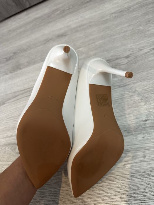 Туфлі жіночі весільні нові 36 розмір(колір білий)