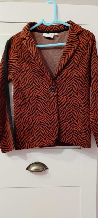 Sprzedam żakiet dla dziewczynki 110-116.