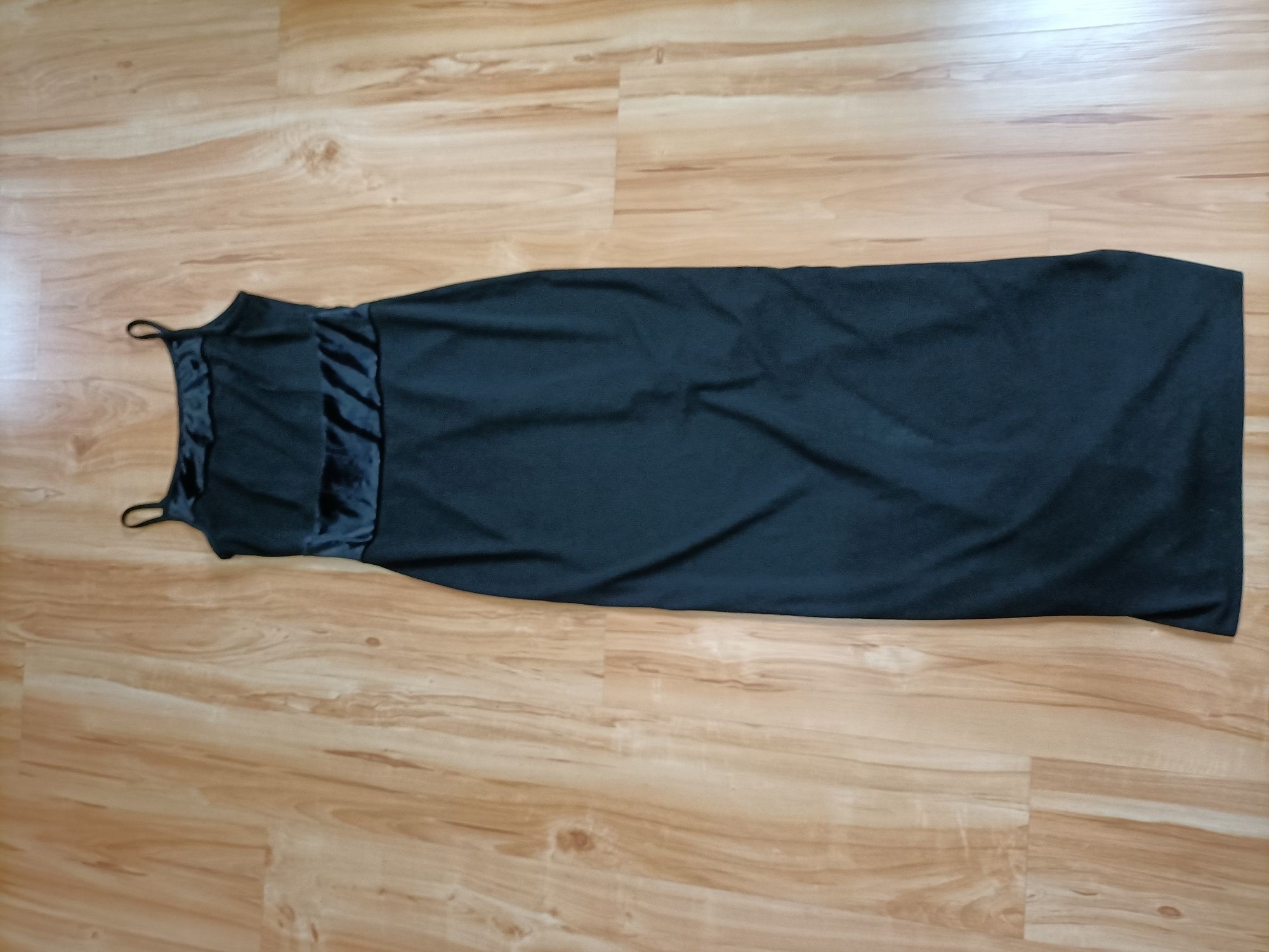 Ładna czarna  sukienka rozm.38