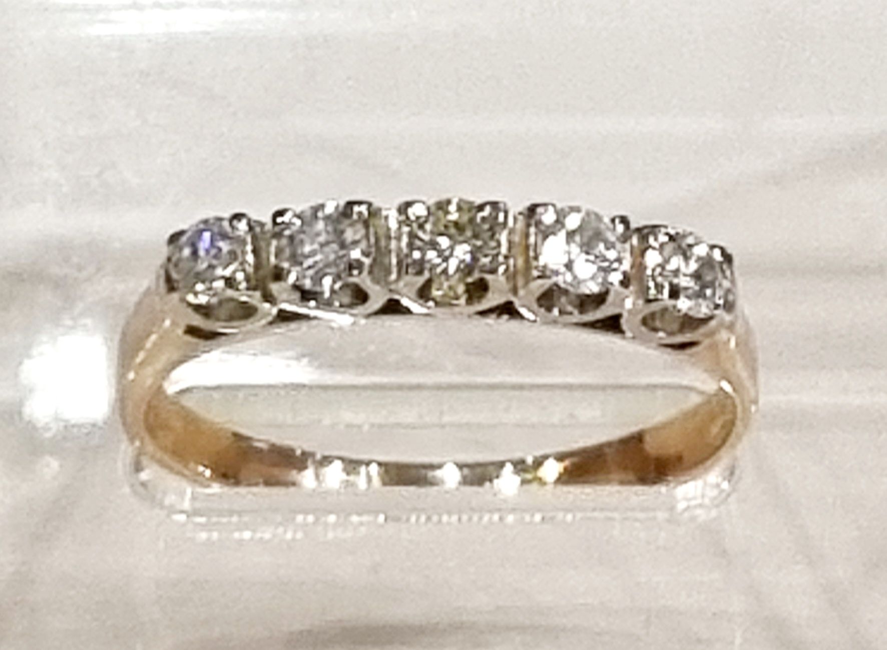 Золотое кольцо с бриллиантами. сt 0,35