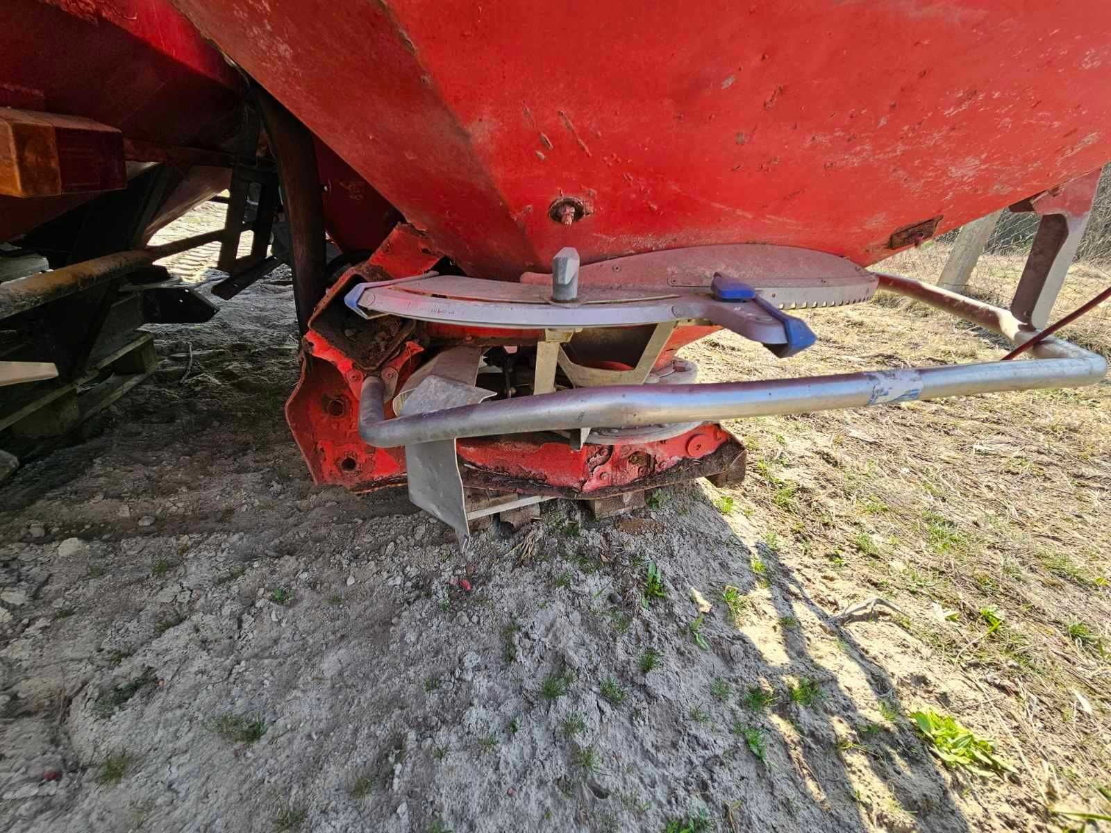 Розкидач добрив Kuhn Axis 30.1K