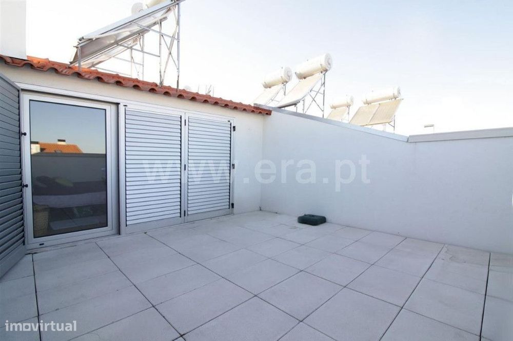 Apartamento T1+1 com garagem em zona de São Martinho do Bispo