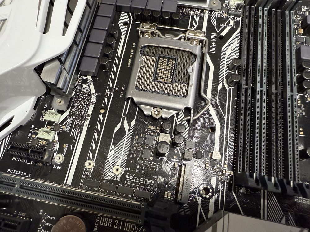 Плата Asus Prime Z270-A стартує без зображення на монітор