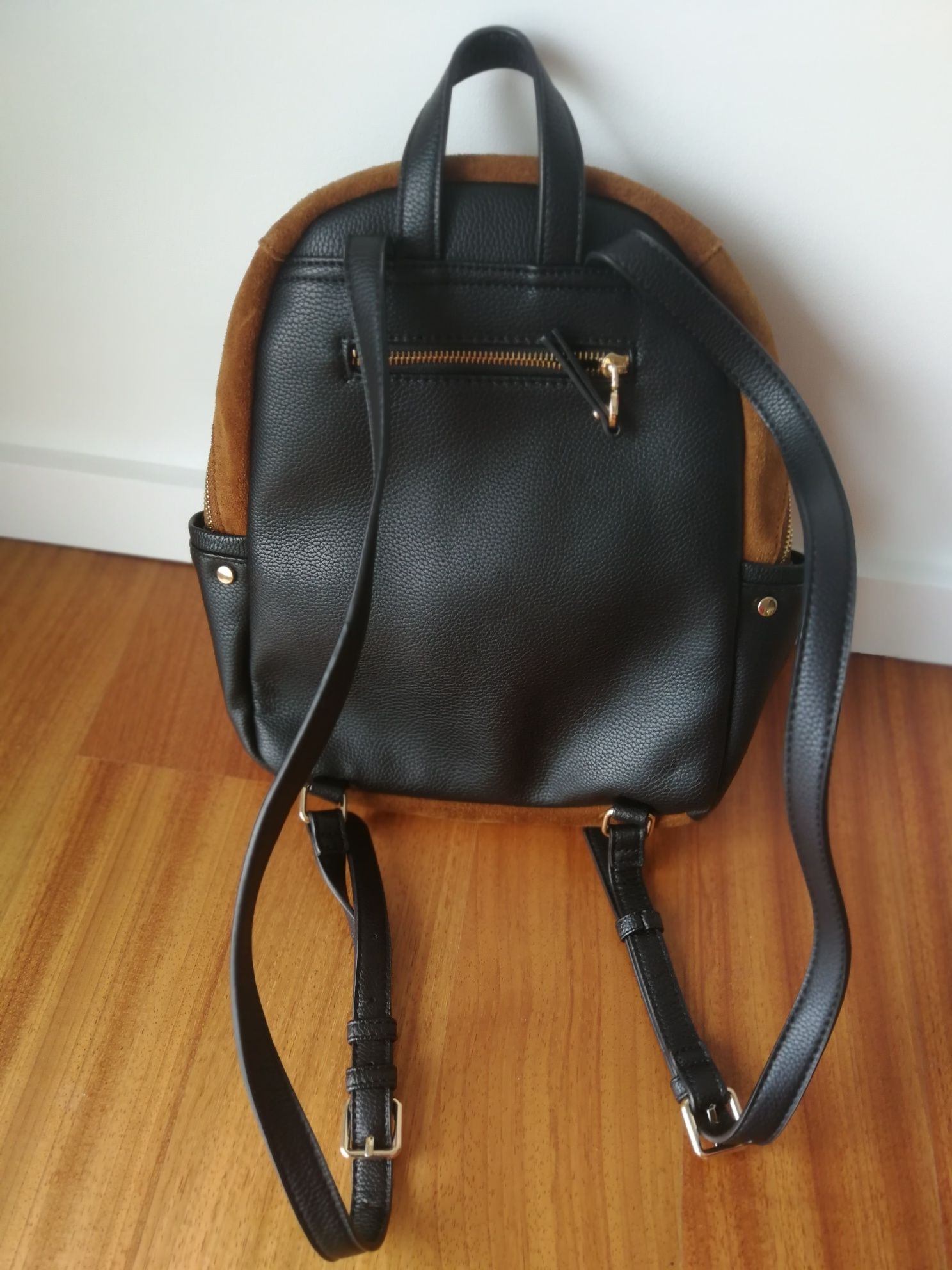 Mochila Parfois camel e preto