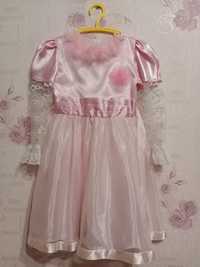 Розовое платье и лебяжьим пухом и прозрачными рукавами на 5-7 лет