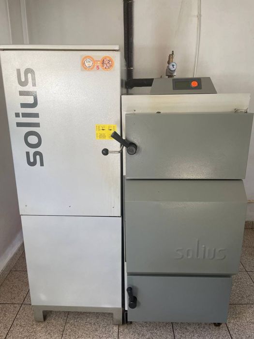 Caldeira lenha e pellets de chama invertida