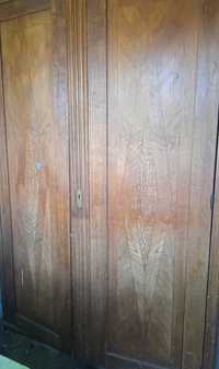 Bradzo stara szafa z drewna do renowacji
