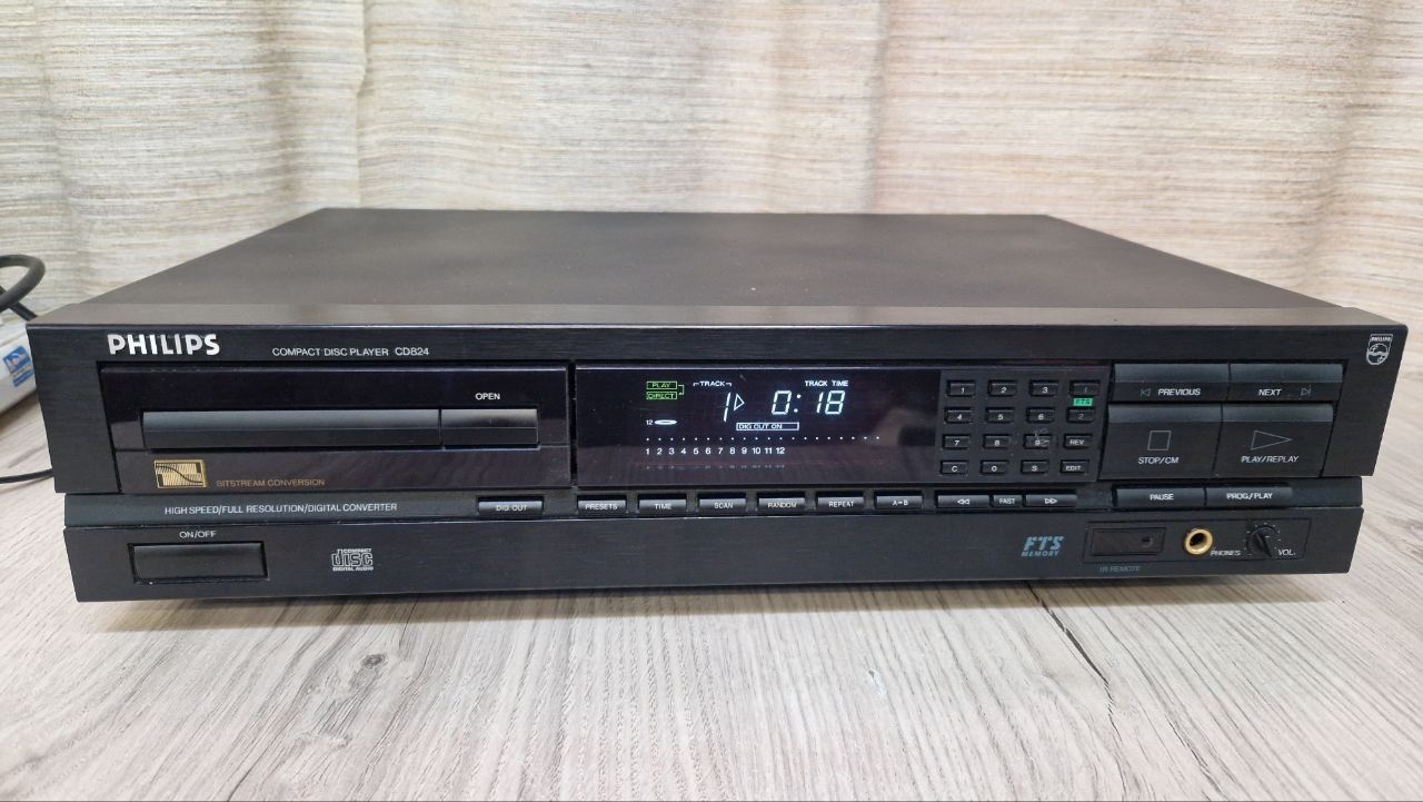 CD програвач Phillips CD824