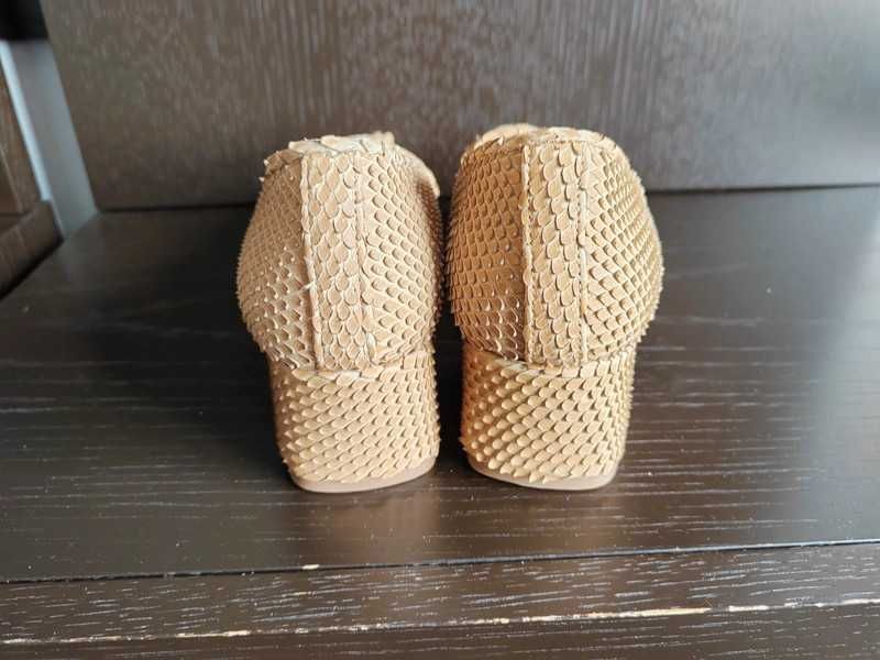 Sapatos mel Moskkito