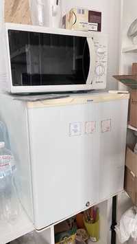 Продам мини холодильник и микроволновку