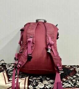 Norrøna Falketind plecak trekkingowy 30L 
kolor:bordo róż
Stan:bardzo