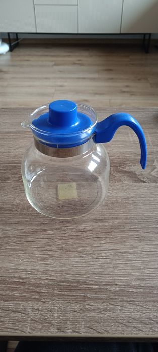 Szklany dzbanek z pokrywką