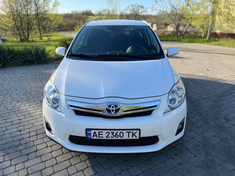 Toyota Auris 2011 гібрид