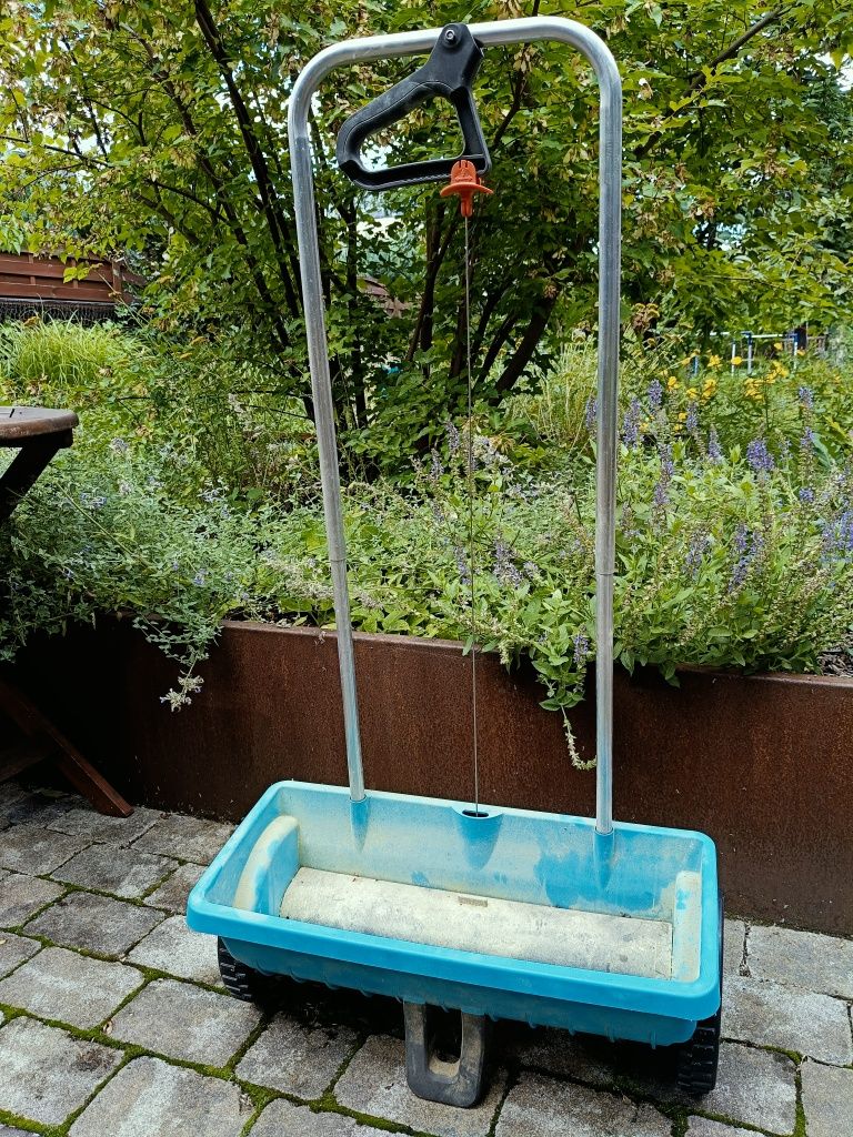 Siewnik gardena do nawozu trawy
