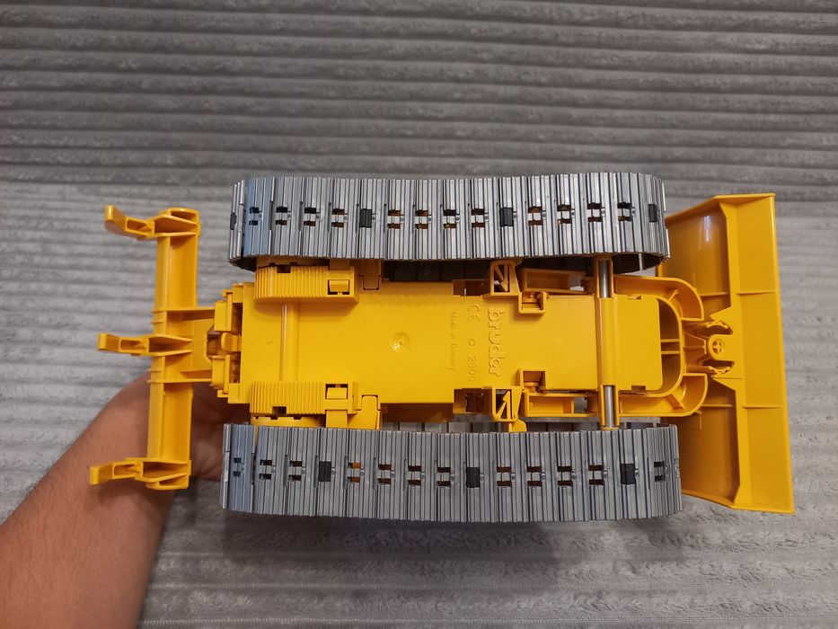 Гусеничний трактор бульдозер CAT від Bruder