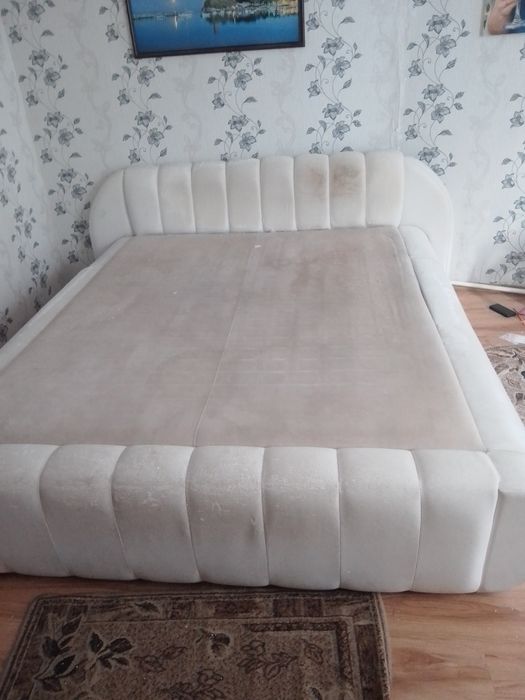Продам двухспальную кровать