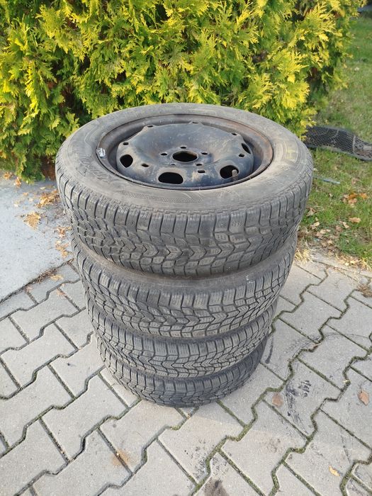 Komplet koł stalowych Skoda fabia z oponami zimowymi Kleber 165/70 R14