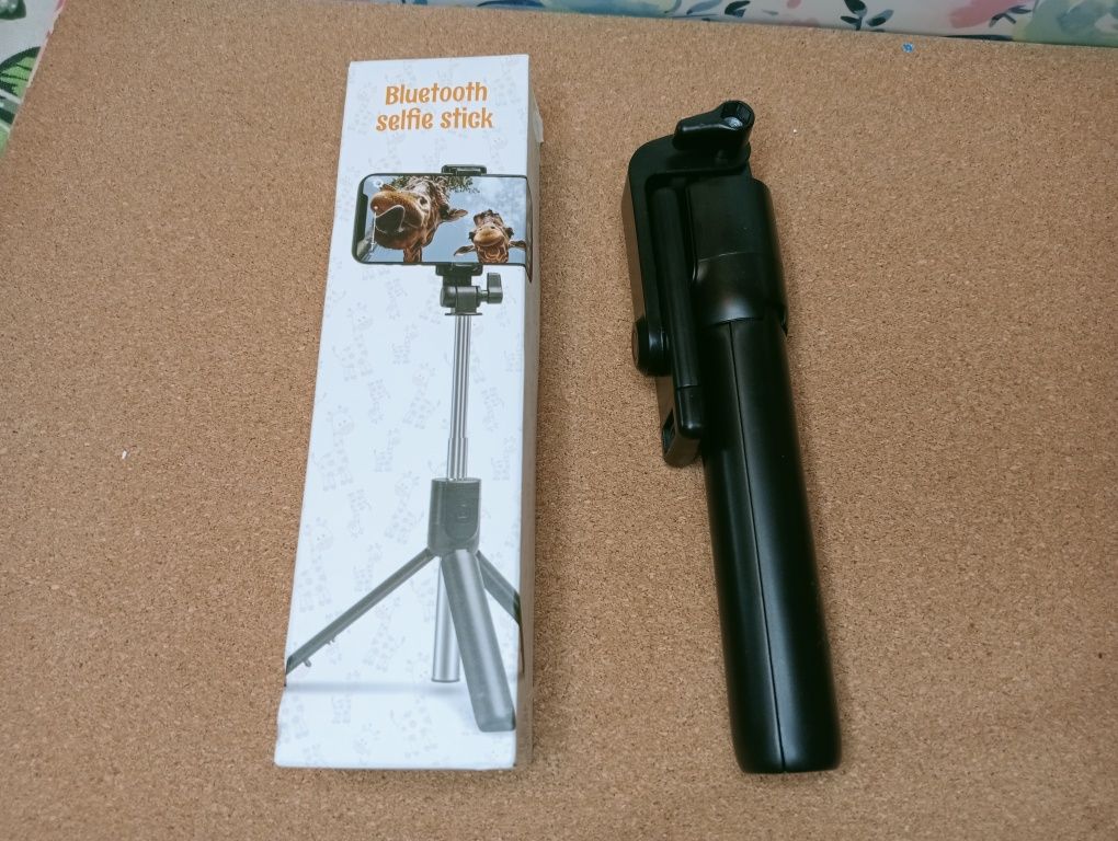 Bluetooth selfie stick z funkcją statywu