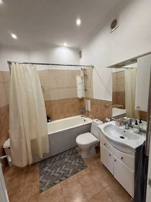 Продам трехкомнатную с ремонтом 77м2 район Госпром Центр 88666